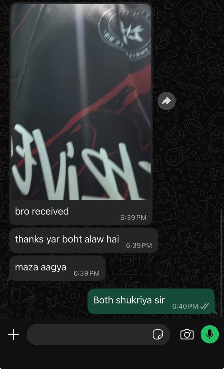 Customer photo of the jersey with message: bro received, thanks yar boht alaw hai, maza aagya